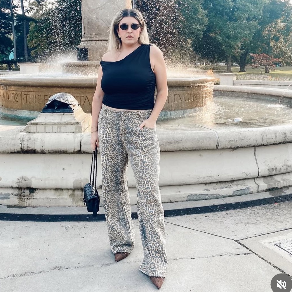 Boutique Brand Leopard Print Relaxed Fit Jeans Pants Women’s Size 35” 4 XL